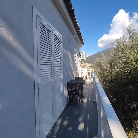 3 Pieces Διαμέρισμα *